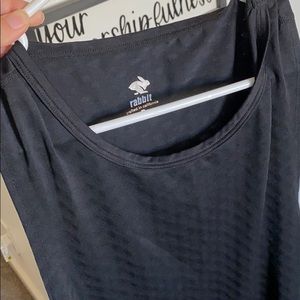 Run in Rabbit black muscle top L